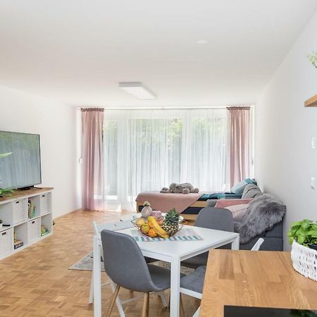 Family Apartment With Garden Laibach Exterior foto